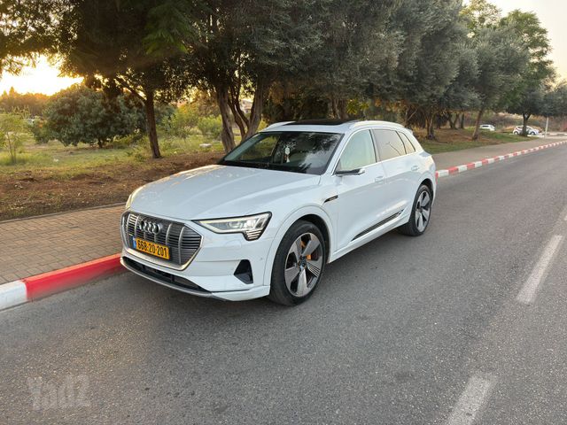 מודעת רכב אאודי E-tron