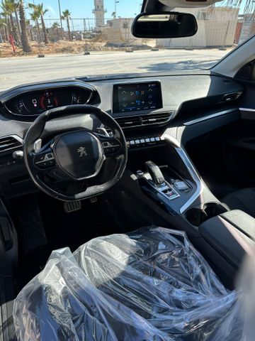 פיג'ו 3008