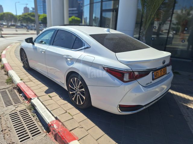 לקסוס ES