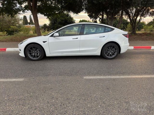 טסלה מודל 3