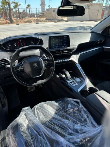 פיג'ו 3008