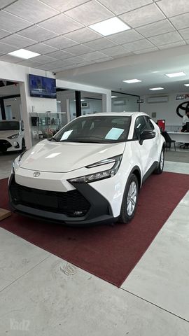 מודעת רכב טויוטה C-HR