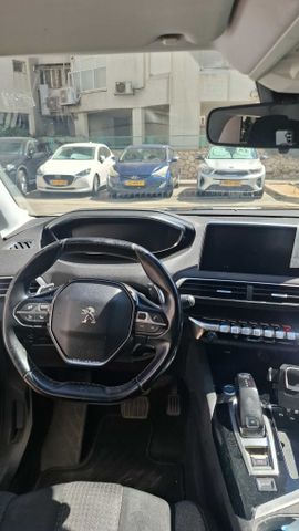 פיג'ו 3008