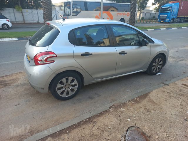 פיג'ו 208