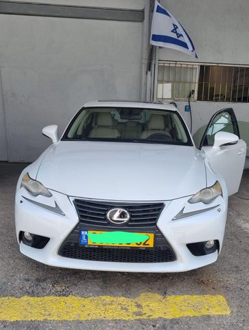 מודעת רכב לקסוס IS