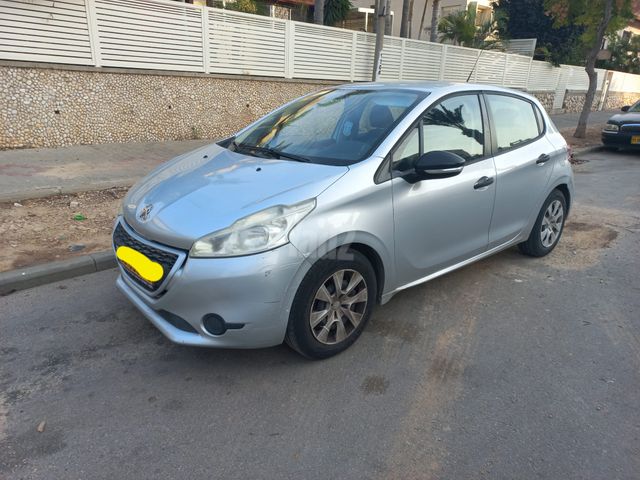 פיג'ו 208