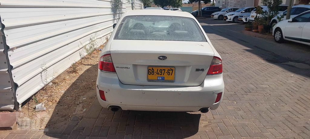 סובארו B4/לגאסי
