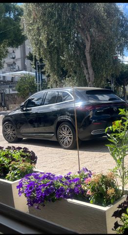 מרצדס-בנץ EQE SUV