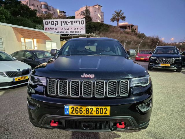 מודעת רכב ג'יפ גרנד צ'ירוקי