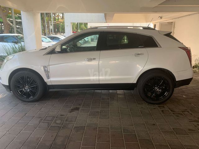 מודעת רכב קאדילק SRX