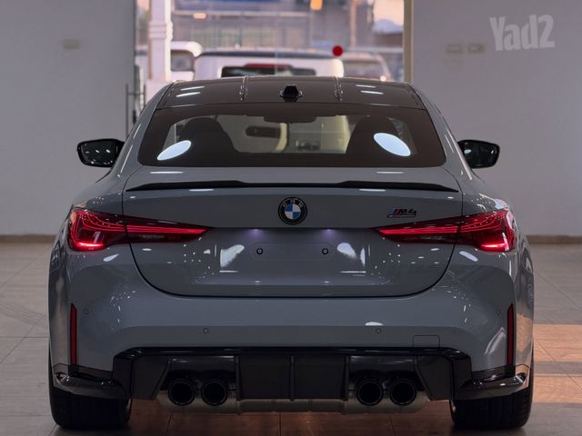 ב מ וו M4