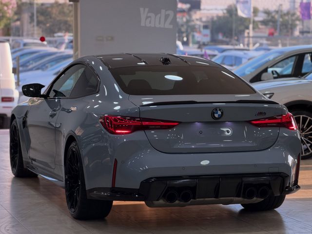 ב מ וו M4