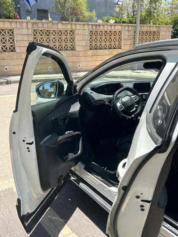 פיג'ו 3008