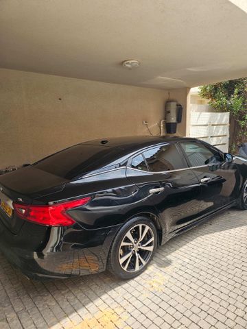 ניסאן מקסימה