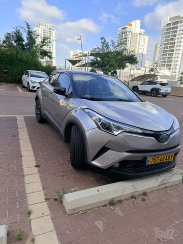 מודעת רכב טויוטה C-HR