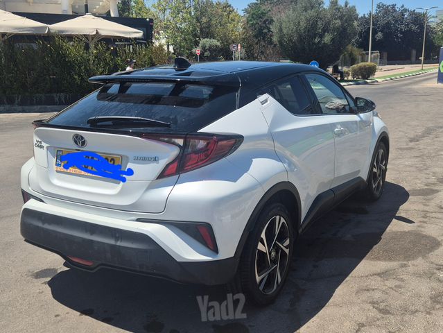 מודעת רכב טויוטה C-HR