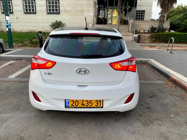 יונדאי i10