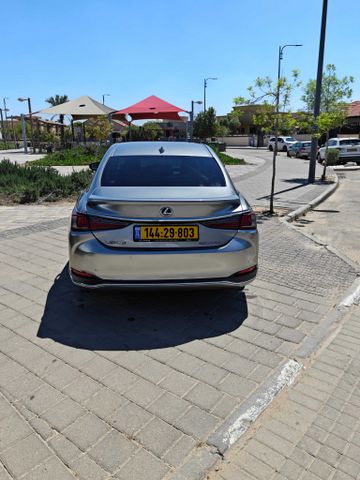 לקסוס ES