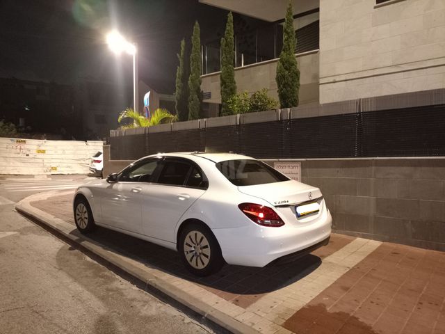 מודעת רכב מרצדס-בנץ C-class