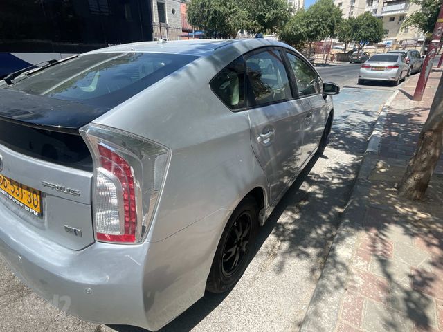 טויוטה פריוס