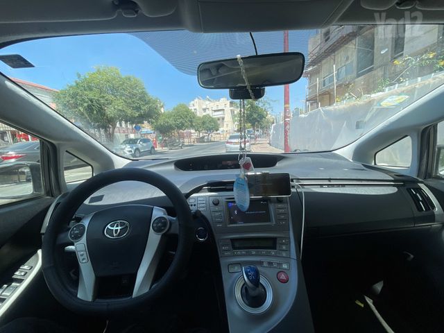 טויוטה פריוס