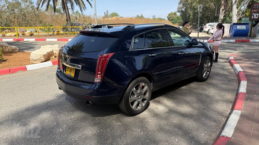 קאדילק SRX