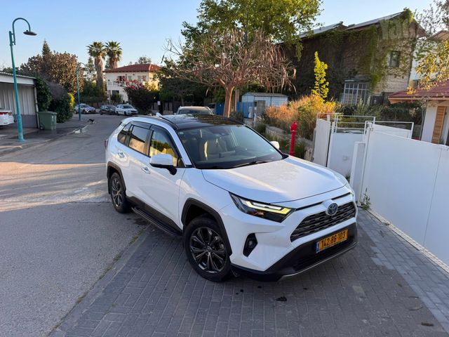 טויוטה RAV4