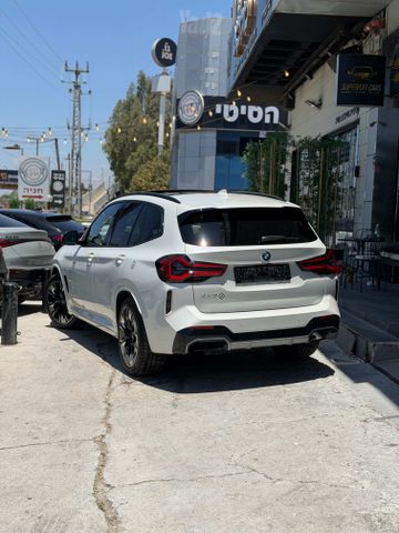 ב מ וו iX3