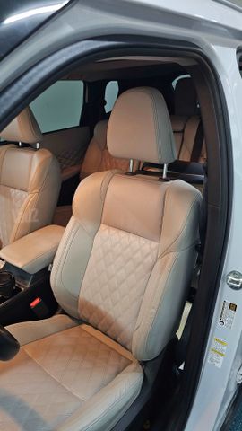 אאוטלנדר 4X2 Luxury Plus אוט׳ 2.5 (181 כ״ס)