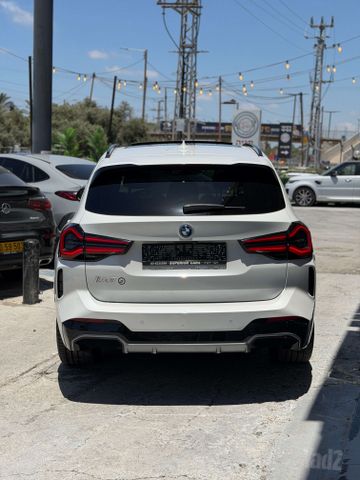 ב מ וו iX3