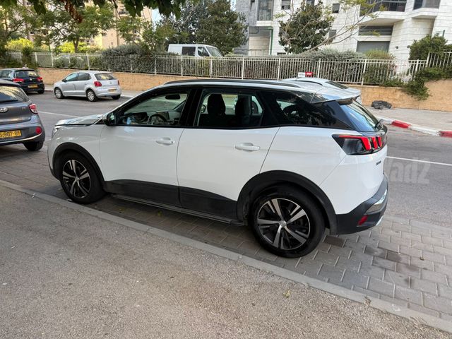 פיג'ו 3008