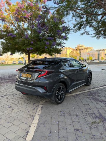 מודעת רכב טויוטה C-HR