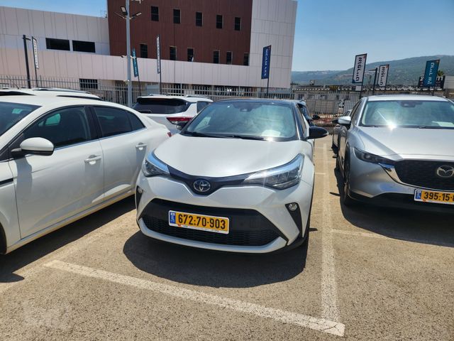 מודעת רכב טויוטה C-HR