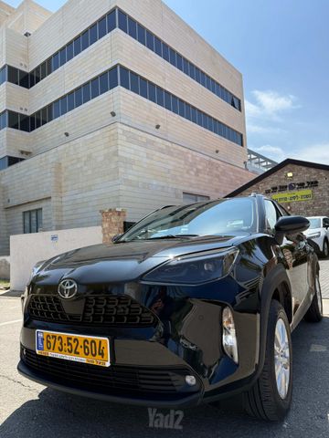 מודעת רכב טויוטה יאריס קרוס