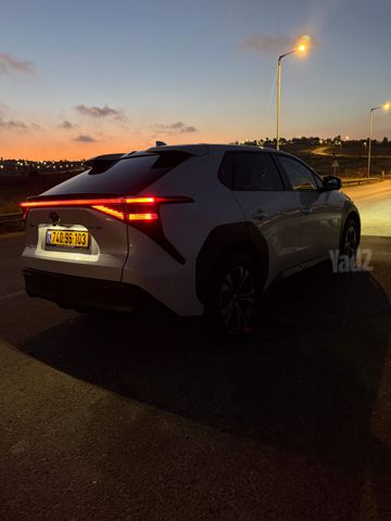 מודעת רכב טויוטה bZ4X