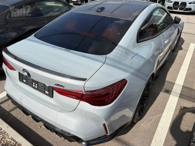 ב מ וו M4