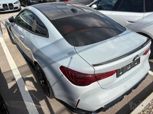 ב מ וו M4