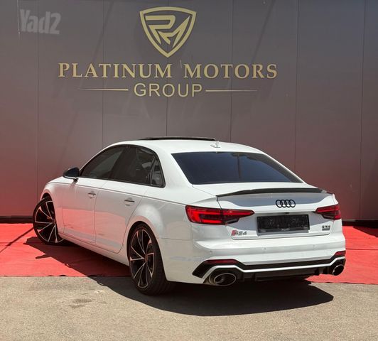 אאודי A4
