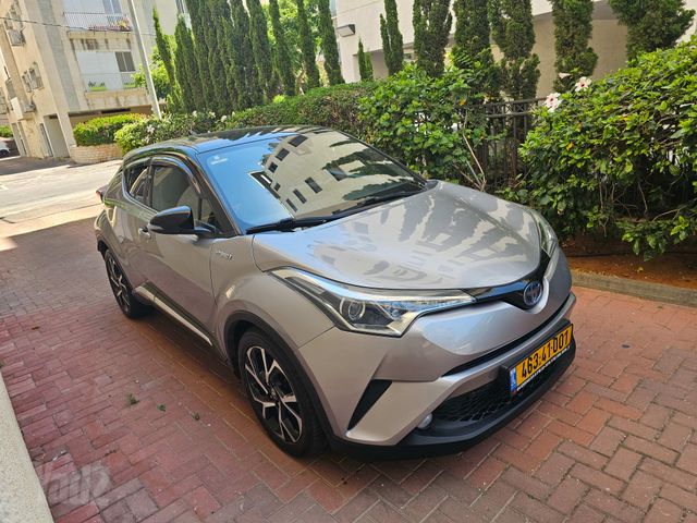 מודעת רכב טויוטה C-HR