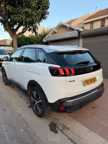 פיג'ו 3008