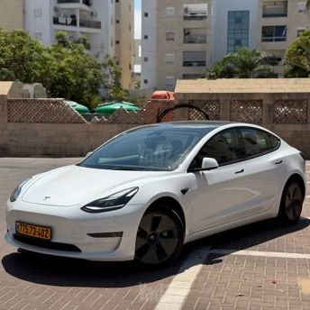 מודעת רכב טסלה מודל 3