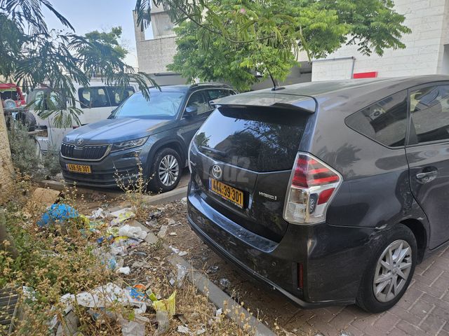 טויוטה פריוס פלוס