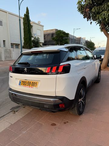 פיג'ו 3008