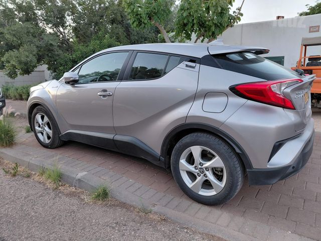 מודעת רכב טויוטה C-HR