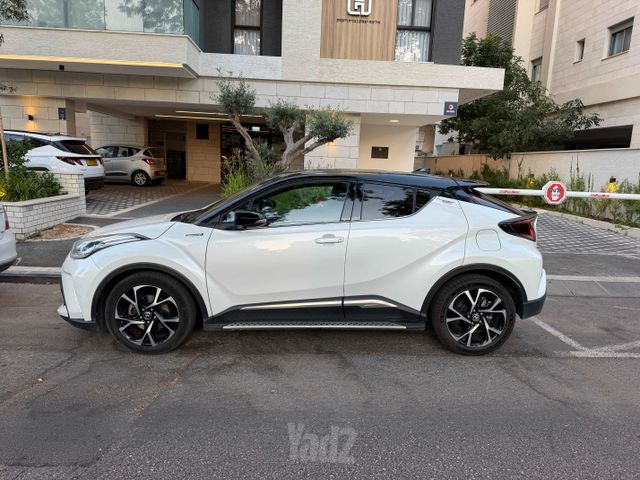 מודעת רכב טויוטה C-HR