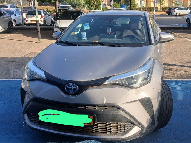 מודעת רכב טויוטה C-HR