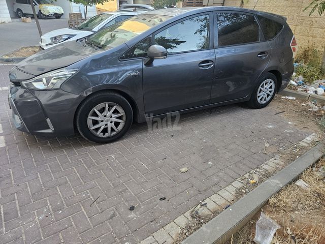 טויוטה פריוס פלוס