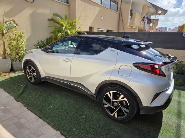 מודעת רכב טויוטה C-HR