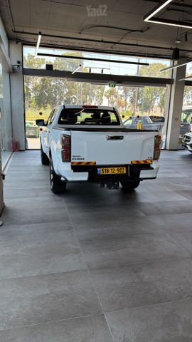 איסוזו די-מקס