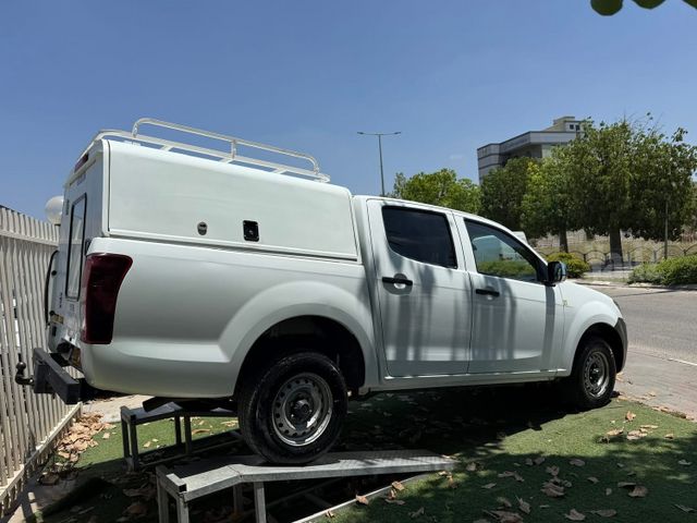 איסוזו די-מקס